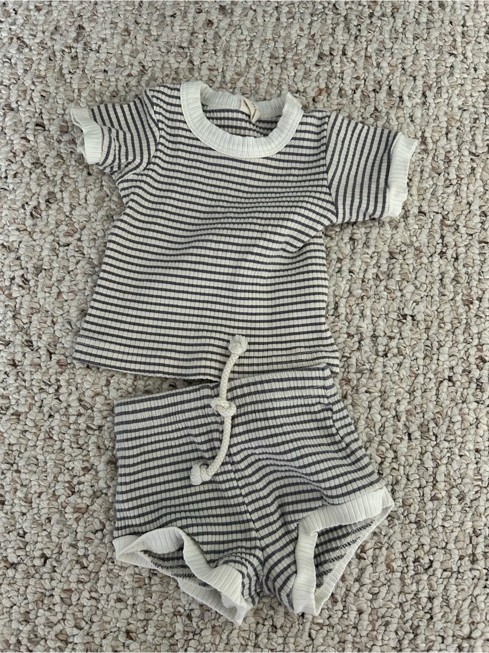 Quincy Mae baby set shorts tshirt ribbed gray white stripes 0-3 months organic